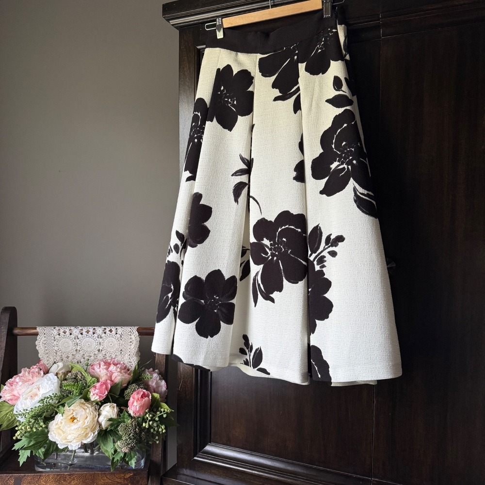 WHBM A-Line Midi Skirt Floral Textured Satin-Lined Black Ivory Sz 2 Elegant Chic